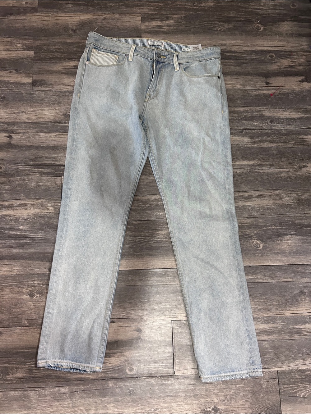 GUESS Men’s Light Wash Straight Leg Jeans Size 36